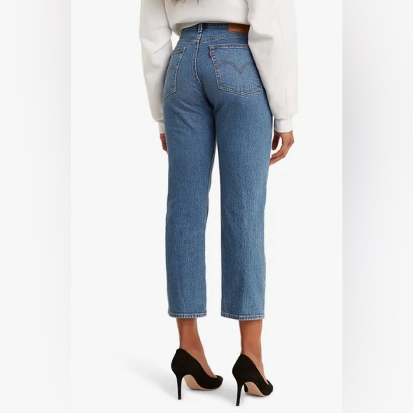 Levi’s Wedgie High Waist Crop Straight Leg Jeans - Picture 1 of 4